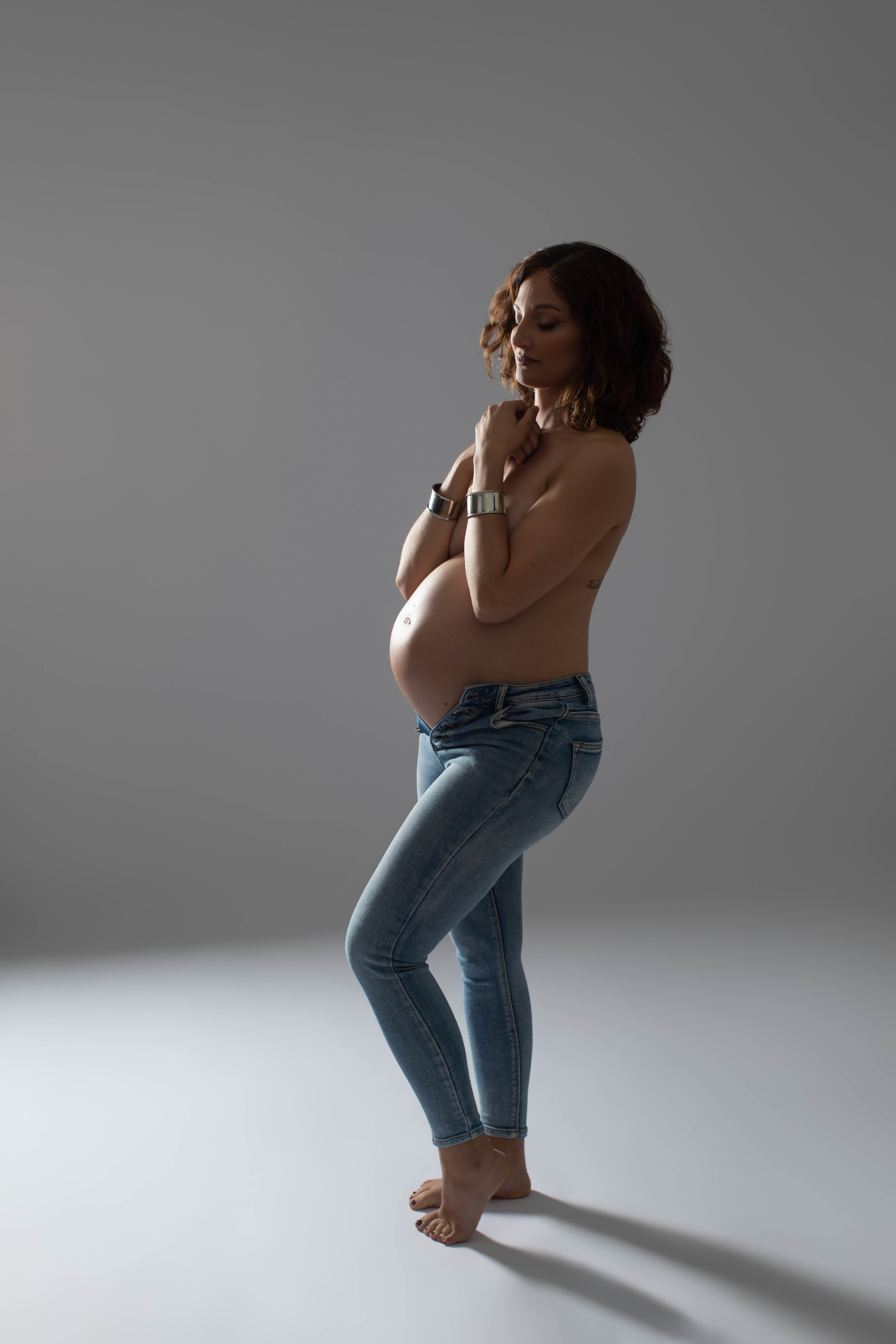 Photos de femme enceinte en studio