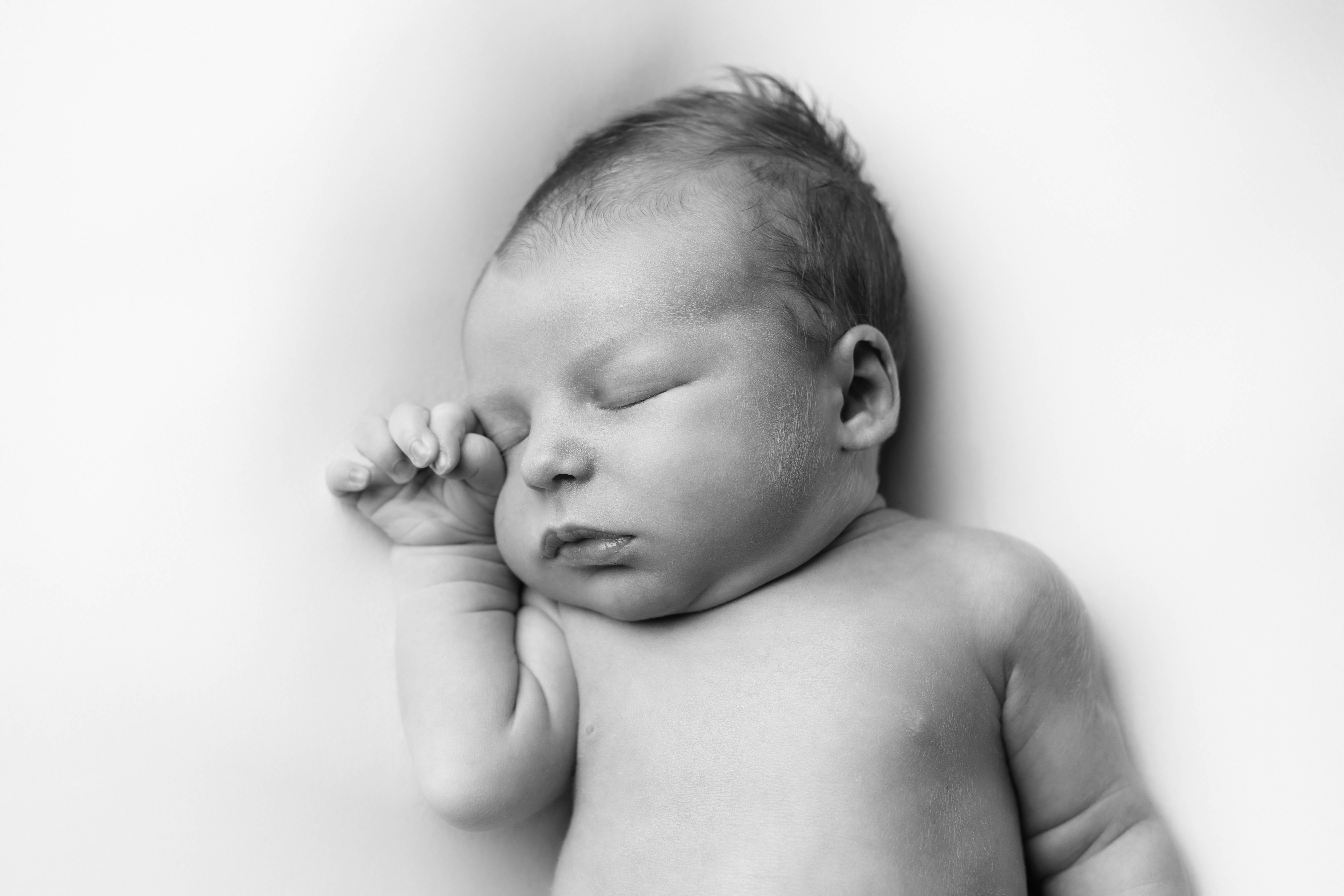 nouveau-né qui dort