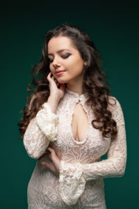 portrait jeune femme en studio photo