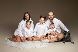 Shooting photo en studio parents enfants et chien